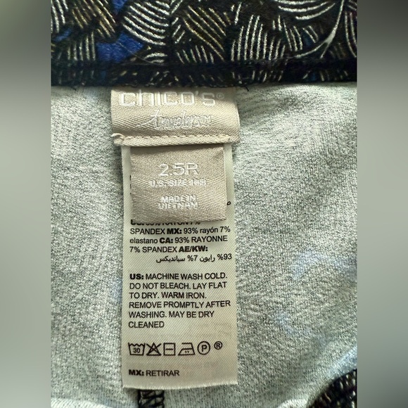 Chico’s Travelers floral pants - Picture 2 of 4